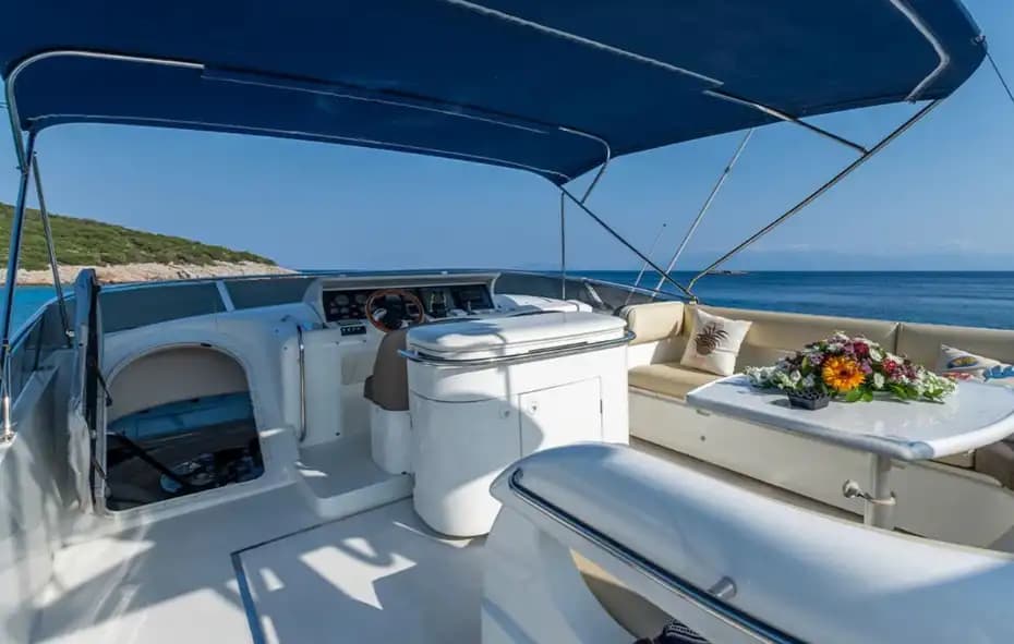 Bodrum’da 3 Kabinli Lüks Motoryat: Princess ile Mavi Yolculuğa Hazır Olun 2