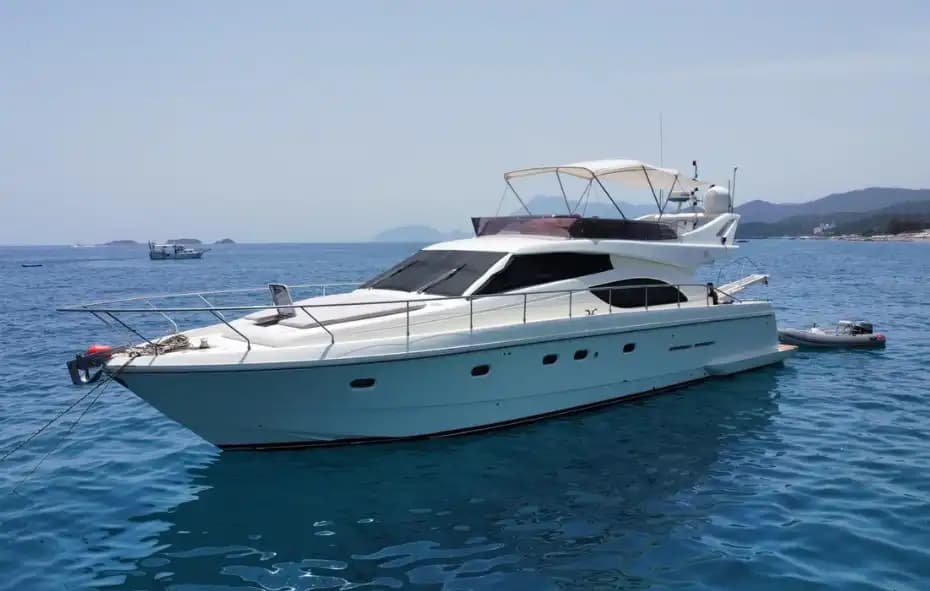 Feretti  Konforuyla Maviliklerde Unutulmaz Anlar – Antalya / Kemer - Yatta Evlilik Yıldönümü
