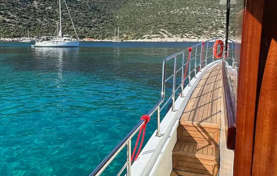 Eşsiz Bir Yüzme ve Gezi Deneyimi İçin Kalkan’da Günlük Tekne Kiralama 6
