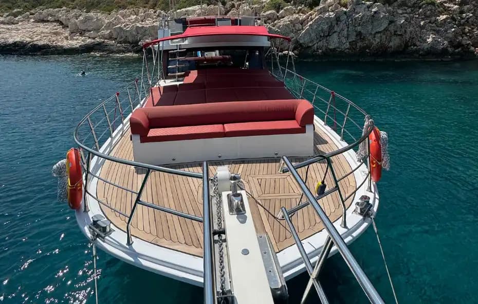 Eşsiz Bir Yüzme ve Gezi Deneyimi İçin Kalkan’da Günlük Tekne Kiralama 3