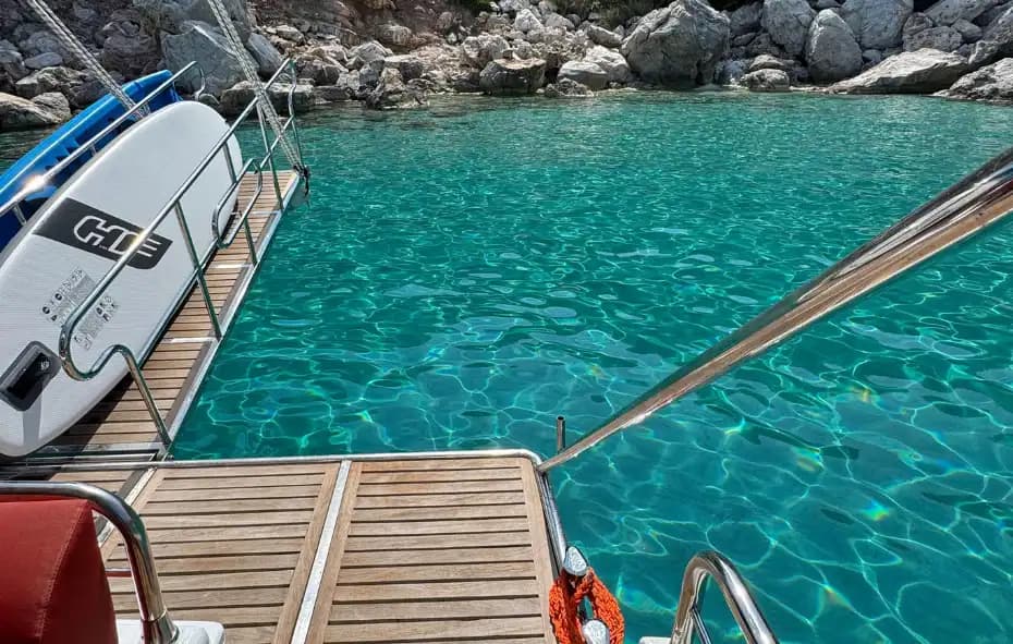 Eşsiz Bir Yüzme ve Gezi Deneyimi İçin Kalkan’da Günlük Tekne Kiralama 7