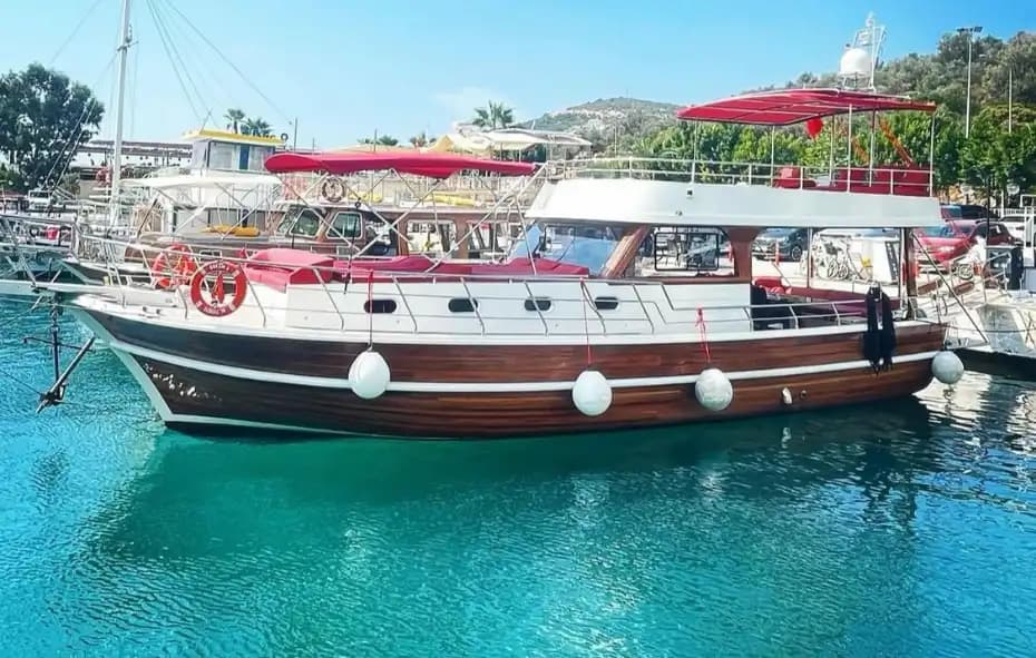 Eşsiz Bir Yüzme ve Gezi Deneyimi İçin Kalkan’da Günlük Tekne Kiralama - Yatta Bekarlığa Veda