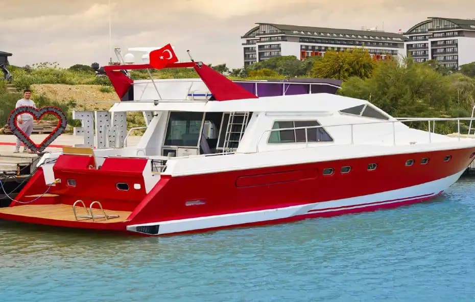 Antalya'nın Dillere Destan Maviliğinde 17 Metre Özel Yapım Motoryat