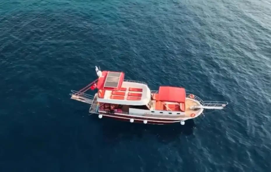 Eşsiz Bir Yüzme ve Gezi Deneyimi İçin Kalkan’da Günlük Tekne Kiralama 2