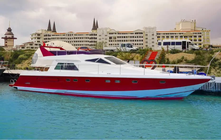 Antalya'nın Dillere Destan Maviliğinde 17 Metre Özel Yapım Motoryat