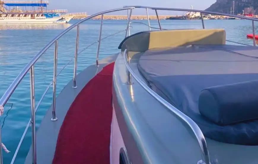 Alanya’da 15 Metre Uzunluğunda, Özel Yapım Geniş ve Konforlu Tekne