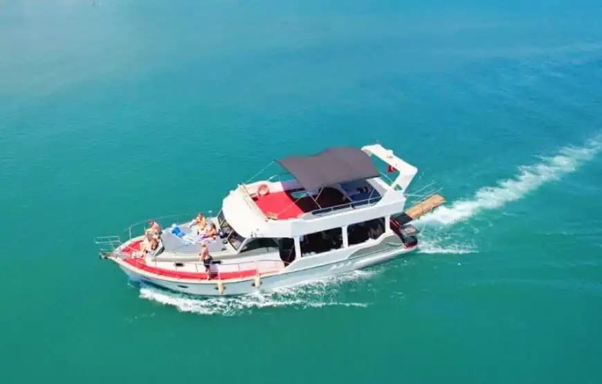 Alanya’da 15 Metre Uzunluğunda, Özel Yapım Geniş ve Konforlu Tekne