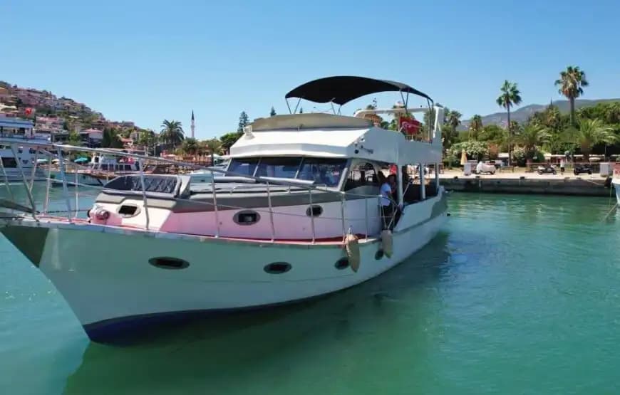 Alanya’da 15 Metre Uzunluğunda, Özel Yapım Geniş ve Konforlu Tekne