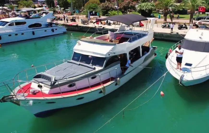Alanya’da 15 Metre Uzunluğunda, Özel Yapım Geniş ve Konforlu Tekne