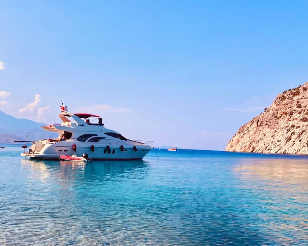 🌊 Alanya'da Gezi ve Yüzmeye Uygun 4 Kabinli Lüks Motoryat Kiralama