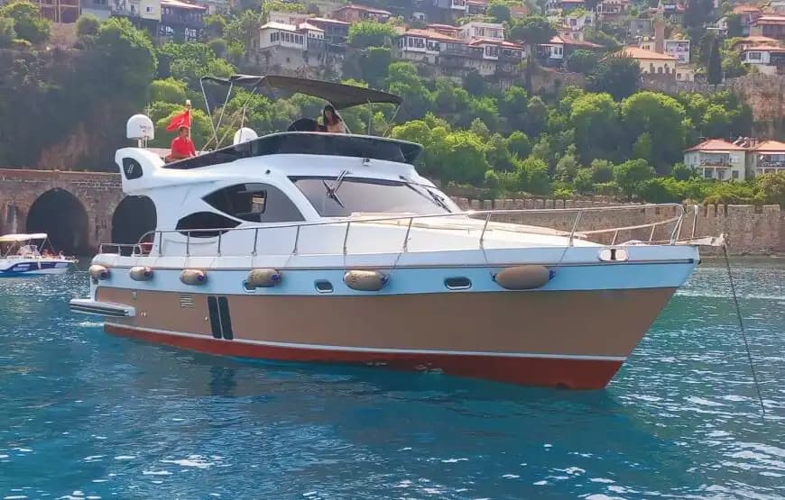 Alanya’da Mavi Yolculuk İçin Özel Tasarımlı Lüks Yat