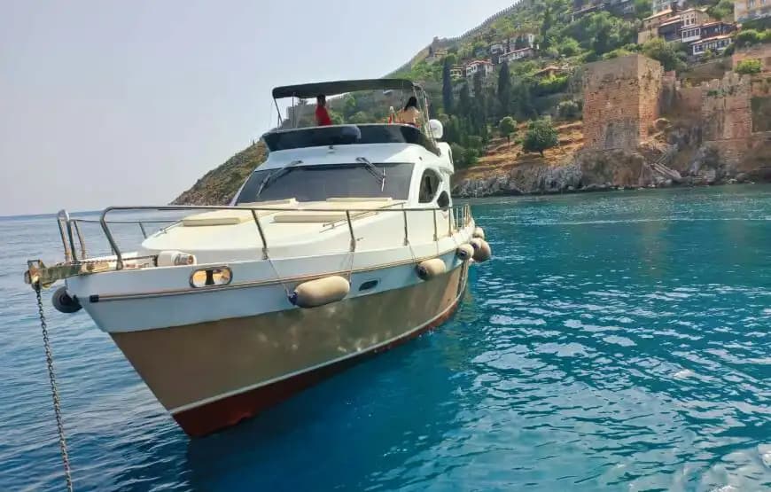 Alanya’da Mavi Yolculuk İçin Özel Tasarımlı Lüks Yat