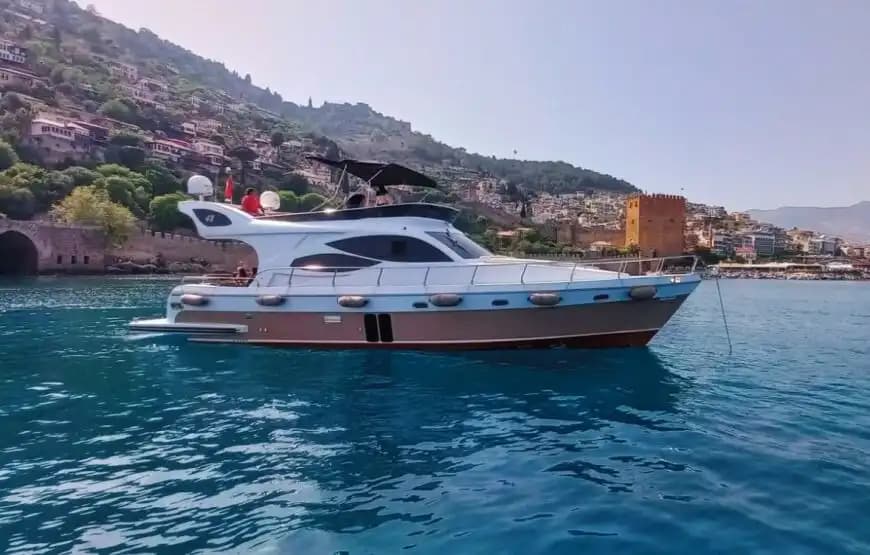 Alanya’da Mavi Yolculuk İçin Özel Tasarımlı Lüks Yat