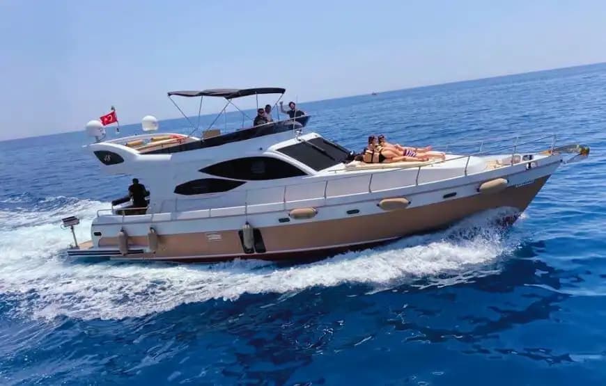 Alanya’da Mavi Yolculuk İçin Özel Tasarımlı Lüks Yat