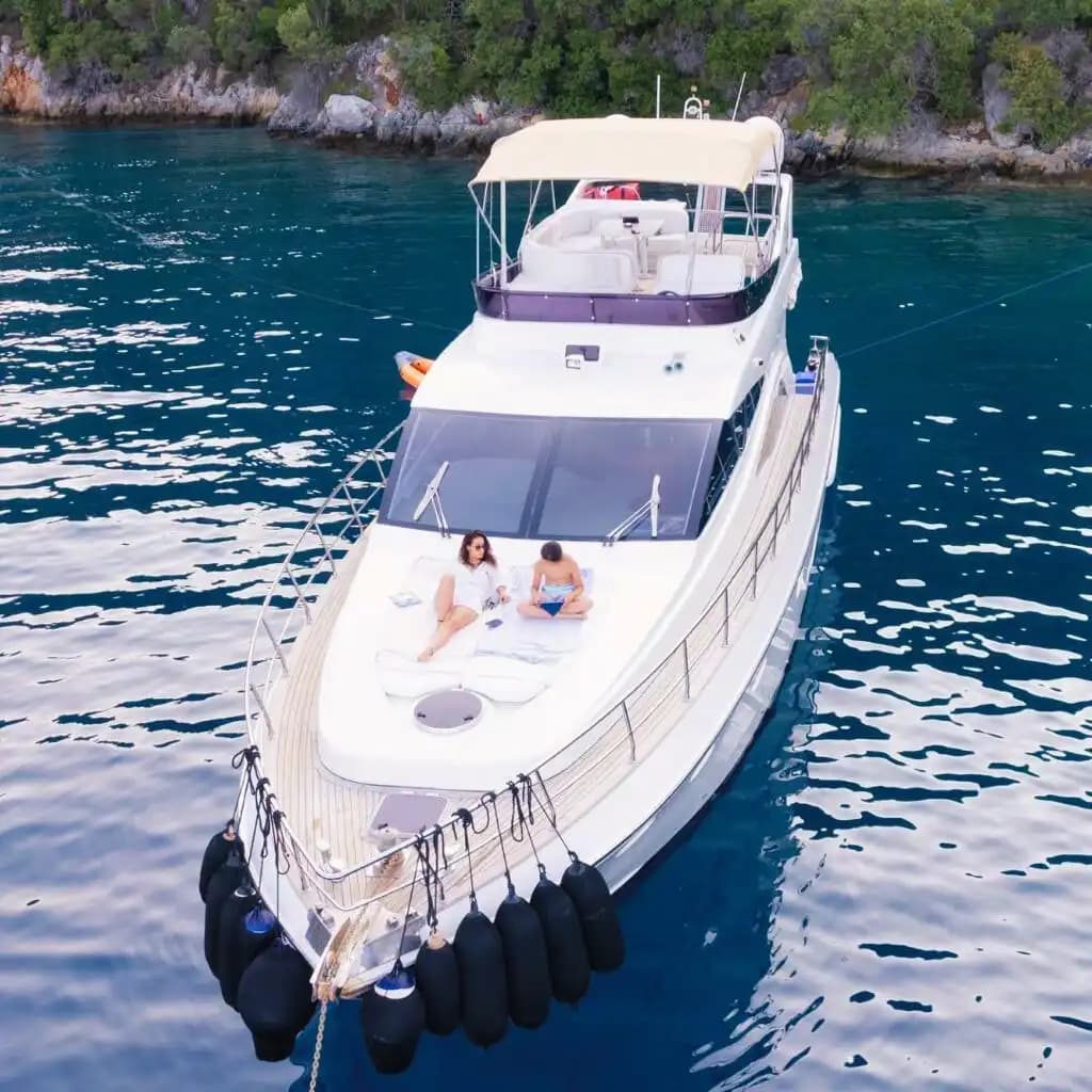 Alanya'da Princess Marka, 16 Metrelik, Lüks 3 Kabinli Motoryat Kiralama