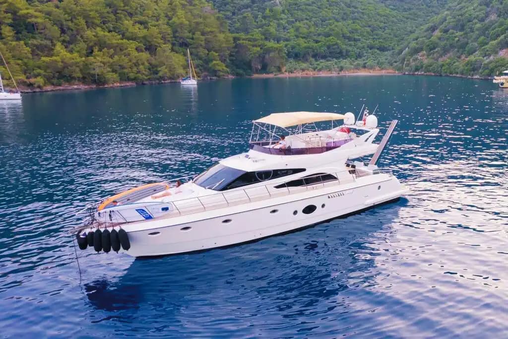 Alanya'da Princess Marka, 16 Metrelik, Lüks 3 Kabinli Motoryat Kiralama