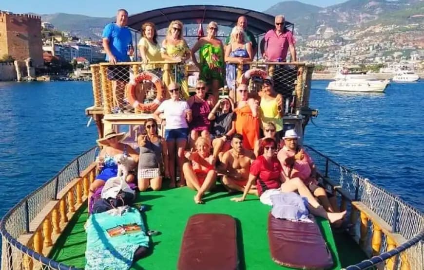Alanya’nın Eşsiz Doğasında, Ailelere Özel Konforlu Tekne 2