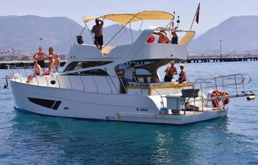 Alanya'nın Eşsiz Doğasında Özel Tekne