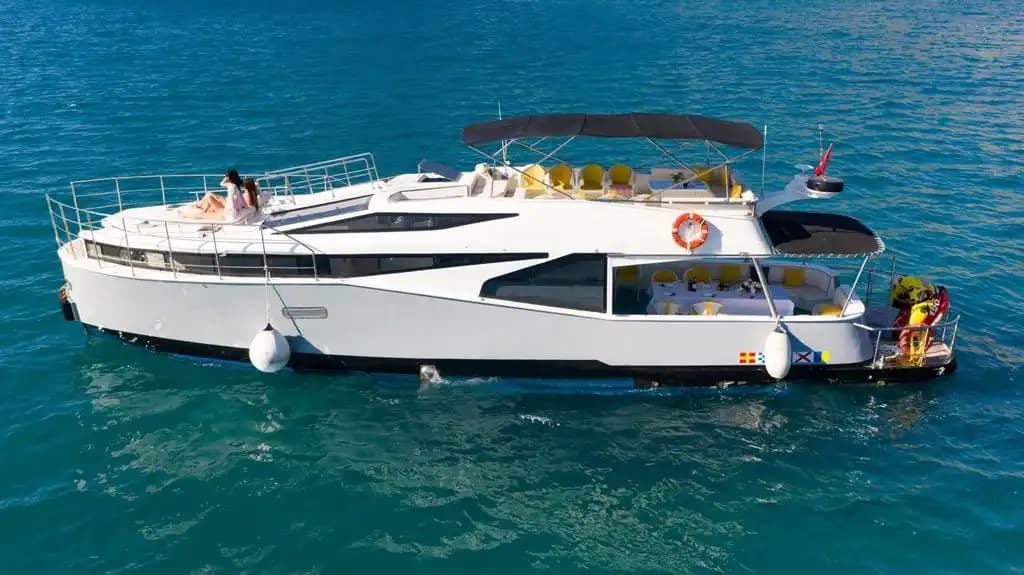 Antalya'nın Turkuaz Sularında VIP Tekne Keyfi – 32 Kişiye Kadar! 9