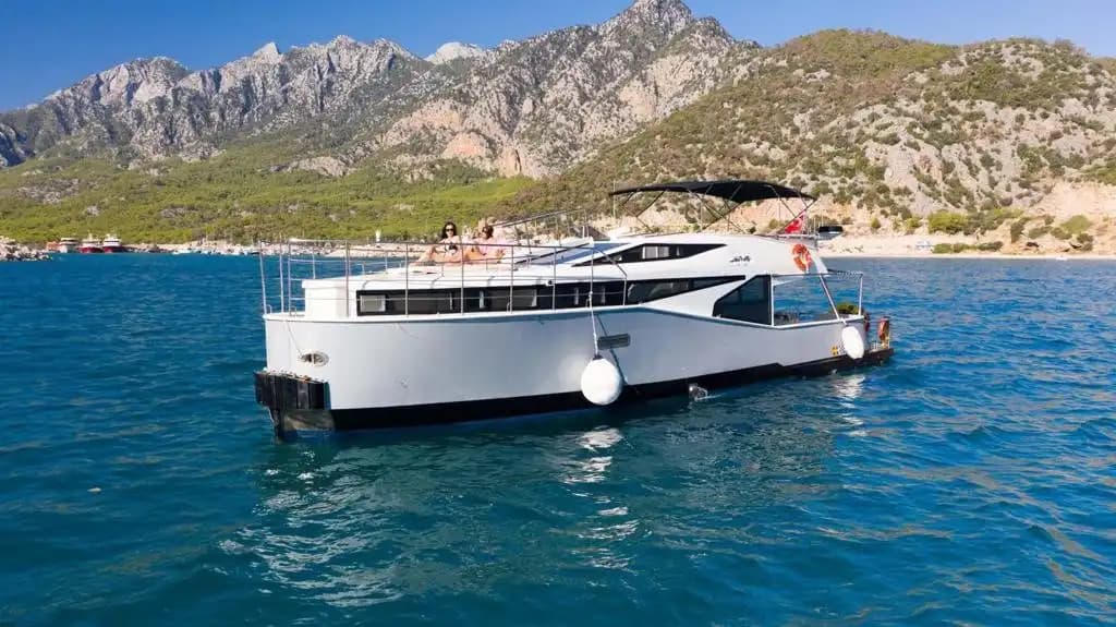 Antalya'nın Turkuaz Sularında VIP Tekne Keyfi – 32 Kişiye Kadar! 6
