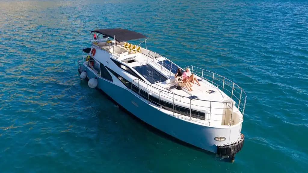 Antalya'nın Turkuaz Sularında VIP Tekne Keyfi – 32 Kişiye Kadar! - Teknede Parti