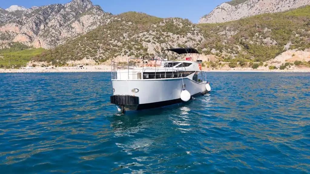 Antalya'nın Turkuaz Sularında VIP Tekne Keyfi – 32 Kişiye Kadar! 7