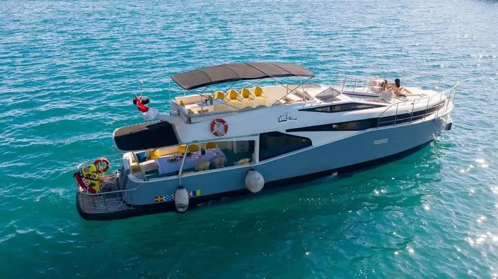 Antalya'nın Turkuaz Sularında VIP Tekne Keyfi – 32 Kişiye Kadar! 4