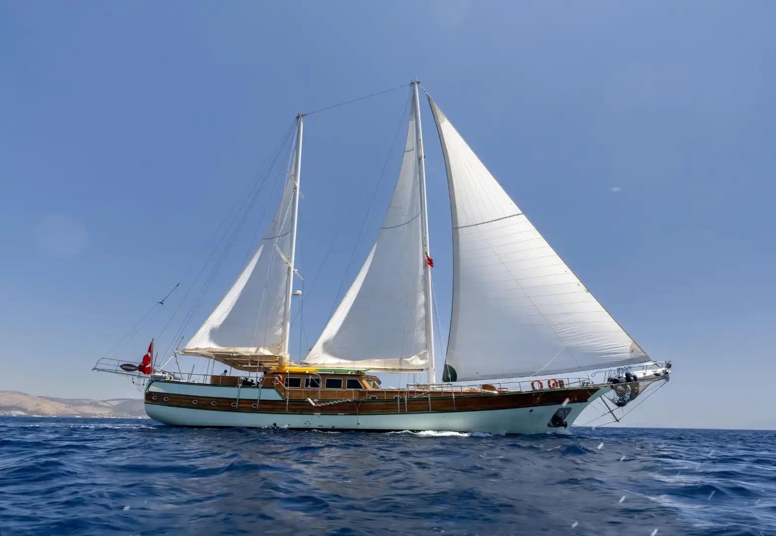 Bodrum 29m Ketch Gulet Kiralama | 6 Kabin 12 Kişi Mürettebatlı - Yatta Bekarlığa Veda