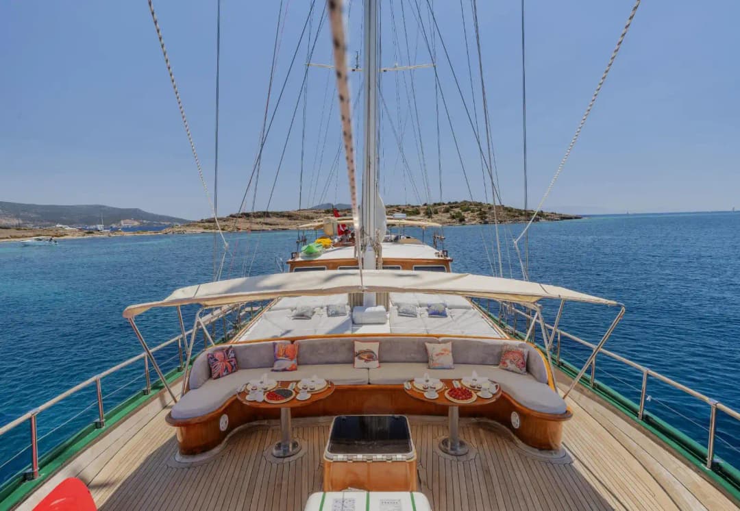 Bodrum 29m Ketch Gulet Kiralama | 6 Kabin 12 Kişi Mürettebatlı