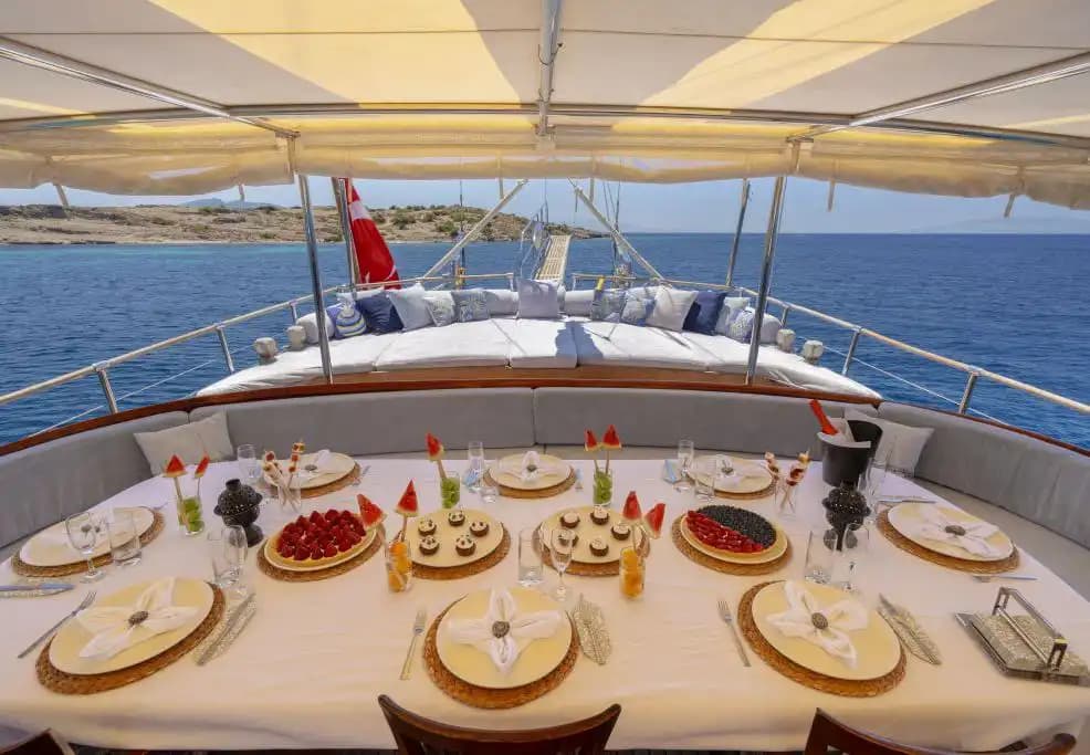 Bodrum 29m Ketch Gulet Kiralama | 6 Kabin 12 Kişi Mürettebatlı 3