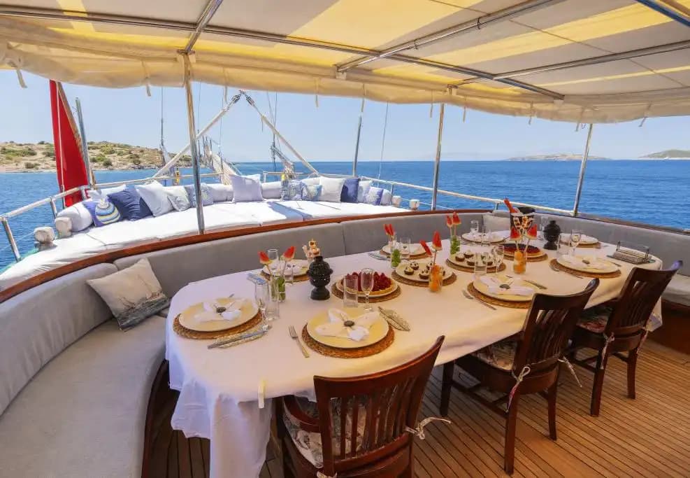 Bodrum 29m Ketch Gulet Kiralama | 6 Kabin 12 Kişi Mürettebatlı