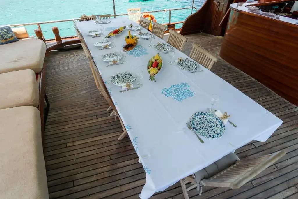 Bodrum'da 30m Ketch Gulet Kiralama | 9 Kabin 20 Kişilik Mavi Yolculuk 14