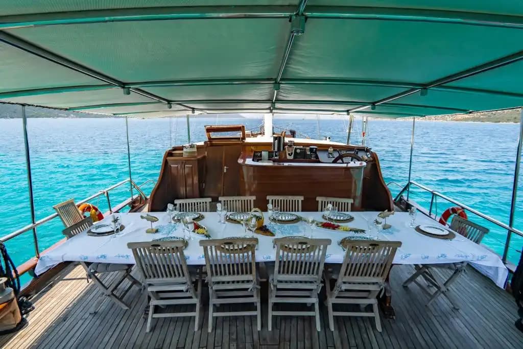 Bodrum'da 30m Ketch Gulet Kiralama | 9 Kabin 20 Kişilik Mavi Yolculuk 15