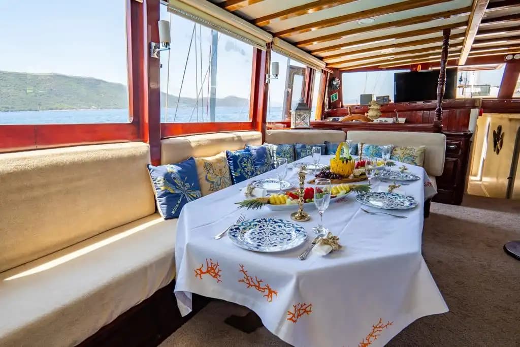 Bodrum'da 30m Ketch Gulet Kiralama | 9 Kabin 20 Kişilik Mavi Yolculuk 16