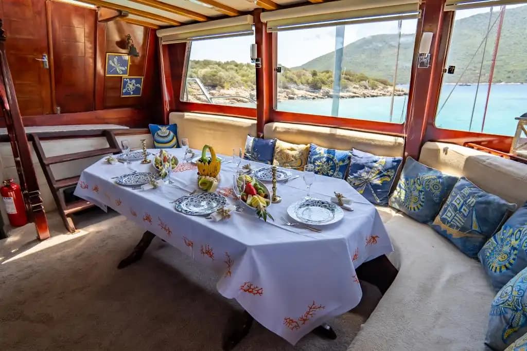 Bodrum'da 30m Ketch Gulet Kiralama | 9 Kabin 20 Kişilik Mavi Yolculuk 5