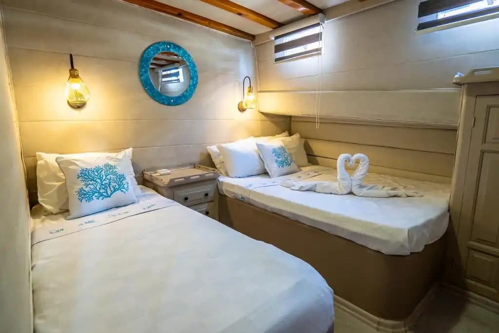 Bodrum'da 30m Ketch Gulet Kiralama | 9 Kabin 20 Kişilik Mavi Yolculuk 18