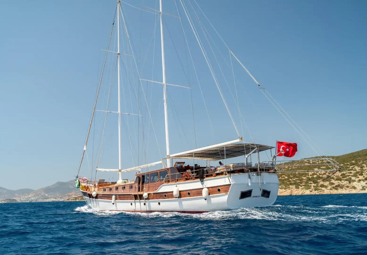Bodrum'da 30m Ketch Gulet Kiralama | 9 Kabin 20 Kişilik Mavi Yolculuk 10