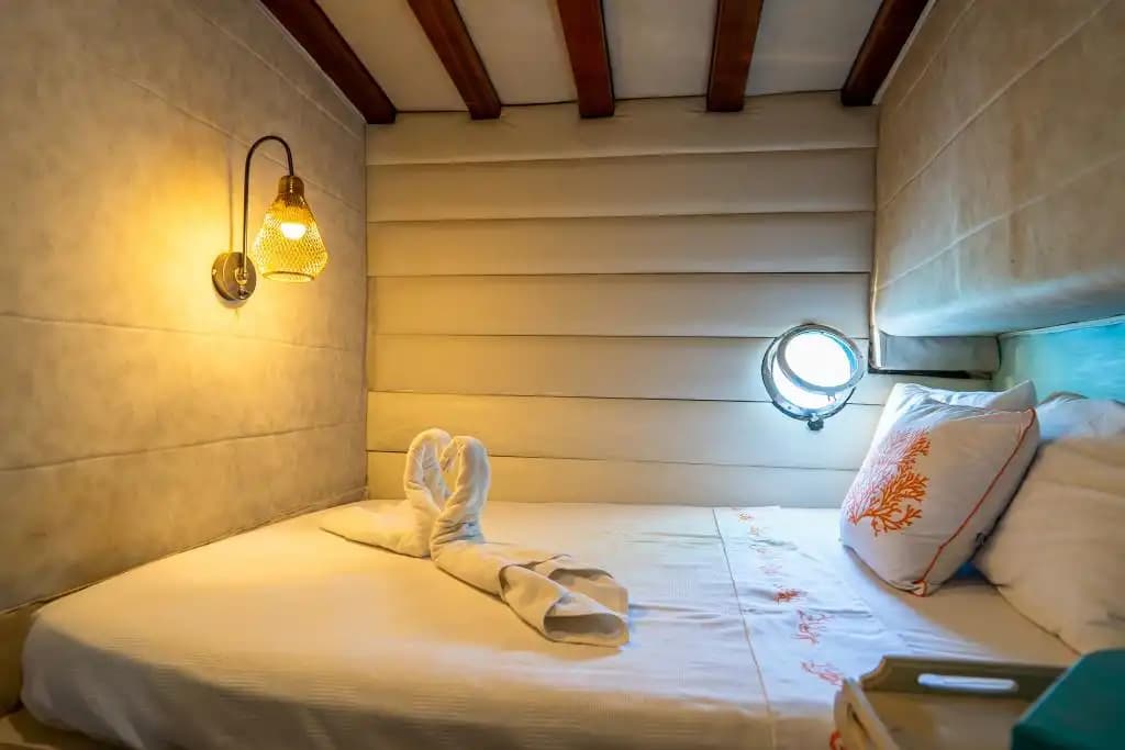 Bodrum'da 30m Ketch Gulet Kiralama | 9 Kabin 20 Kişilik Mavi Yolculuk 22