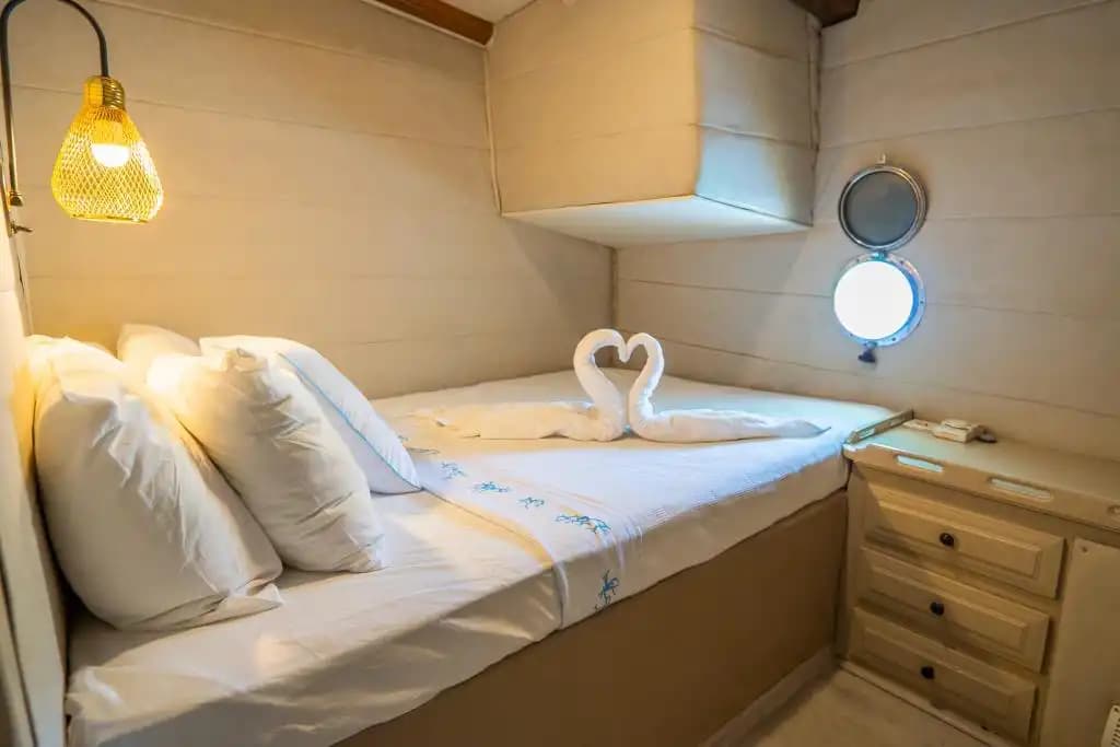 Bodrum'da 30m Ketch Gulet Kiralama | 9 Kabin 20 Kişilik Mavi Yolculuk 23
