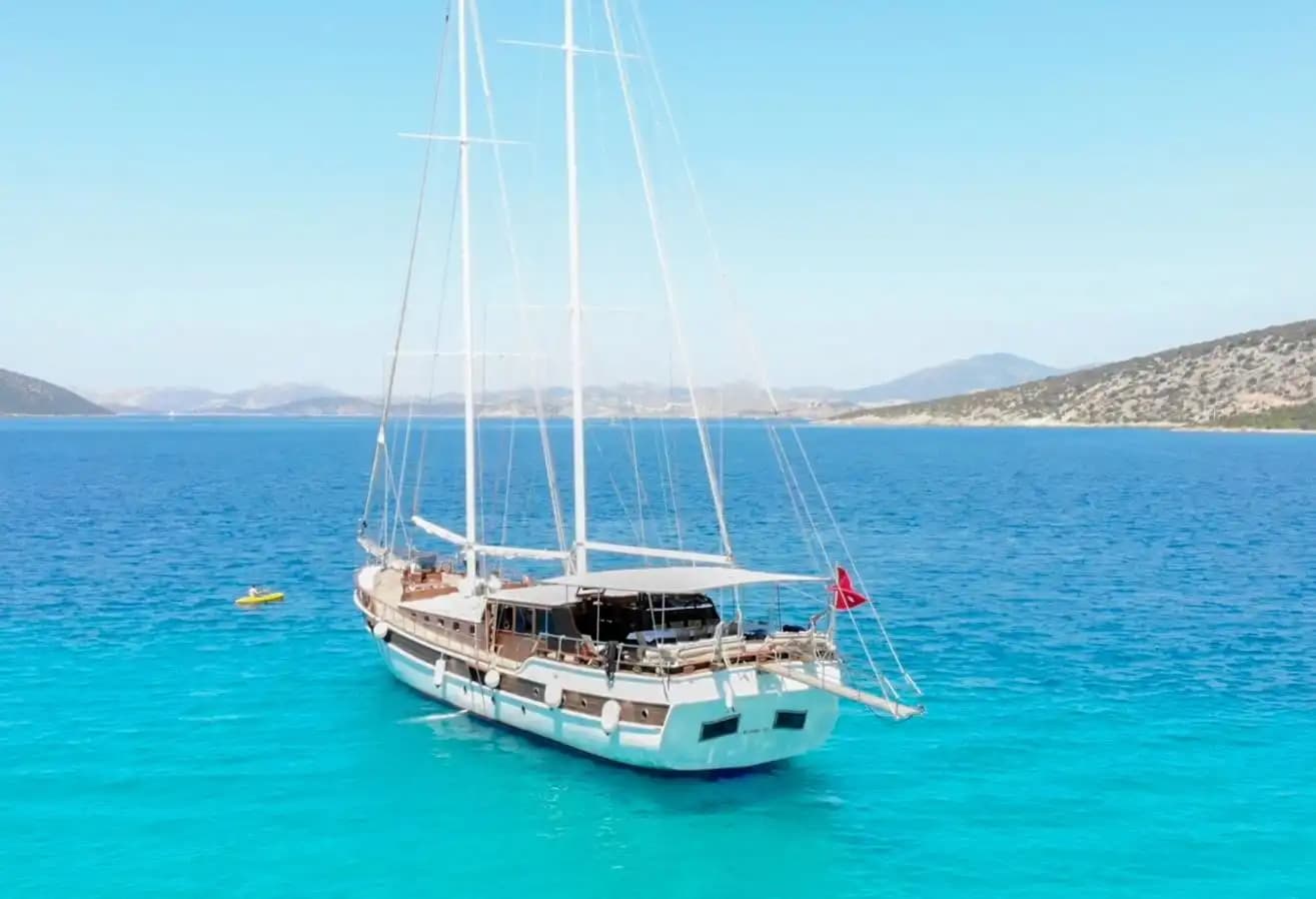 Bodrum'da 30m Ketch Gulet Kiralama | 9 Kabin 20 Kişilik Mavi Yolculuk 11