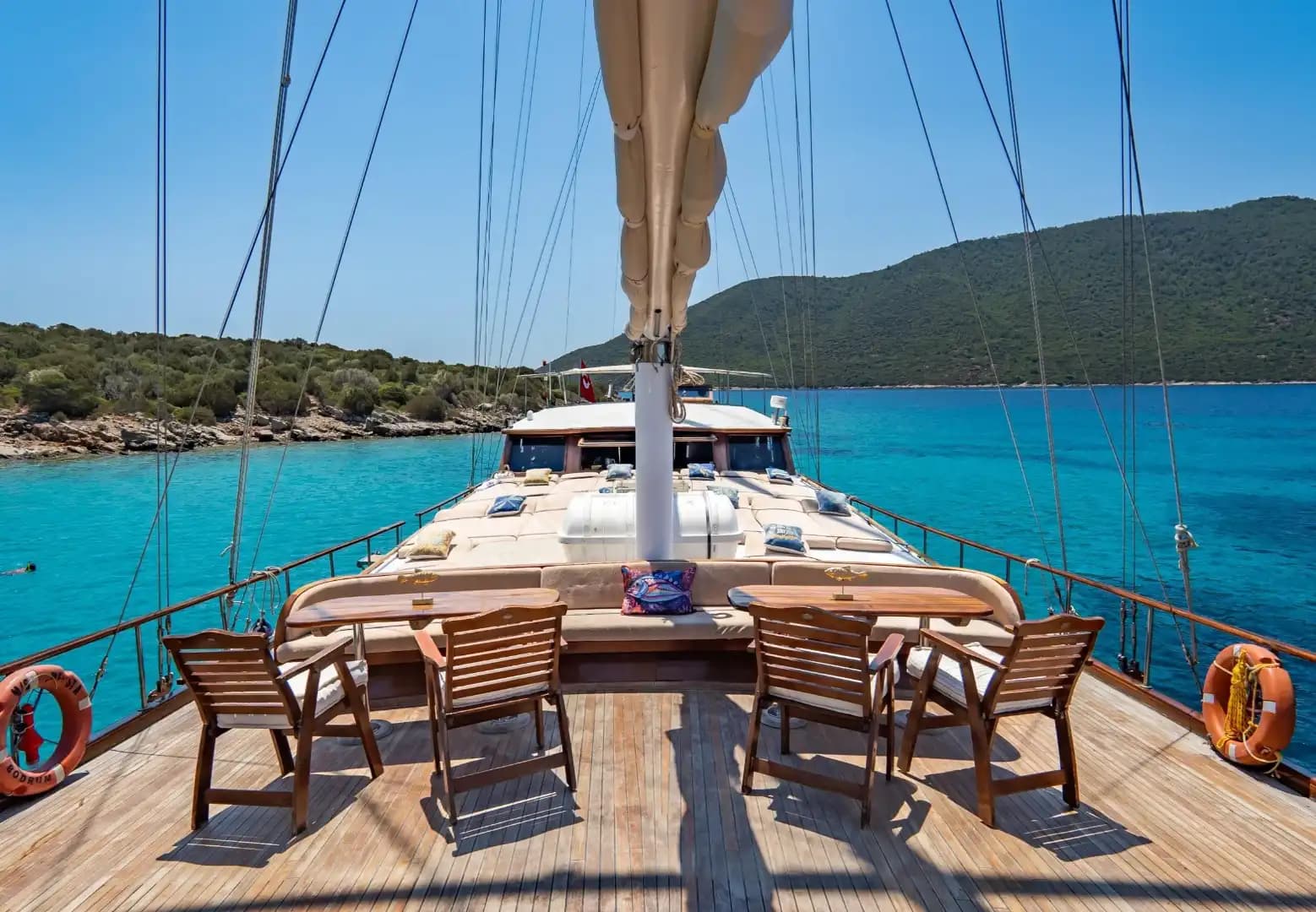 Bodrum'da 30m Ketch Gulet Kiralama | 9 Kabin 20 Kişilik Mavi Yolculuk 12