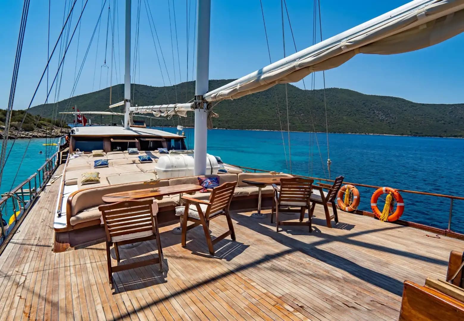 Bodrum'da 30m Ketch Gulet Kiralama | 9 Kabin 20 Kişilik Mavi Yolculuk 3