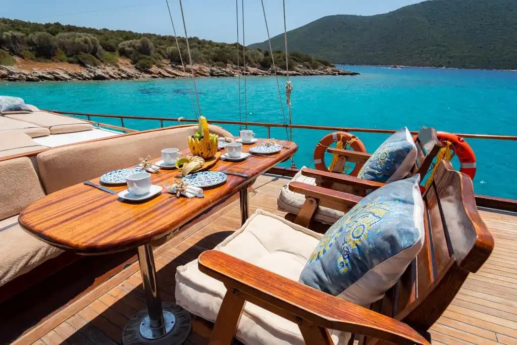 Bodrum'da 30m Ketch Gulet Kiralama | 9 Kabin 20 Kişilik Mavi Yolculuk 13