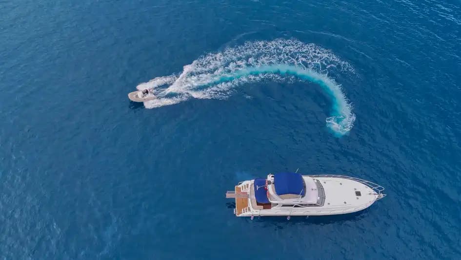 Bodrum’da Mutevazı Motoryat ile 2 Kabinli Günübirlik veya Konaklamalı Lüks Kaçamak 7