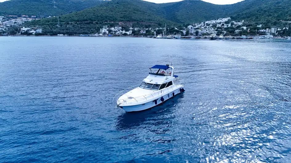 Bodrum’da Mutevazı Motoryat ile 2 Kabinli Günübirlik veya Konaklamalı Lüks Kaçamak