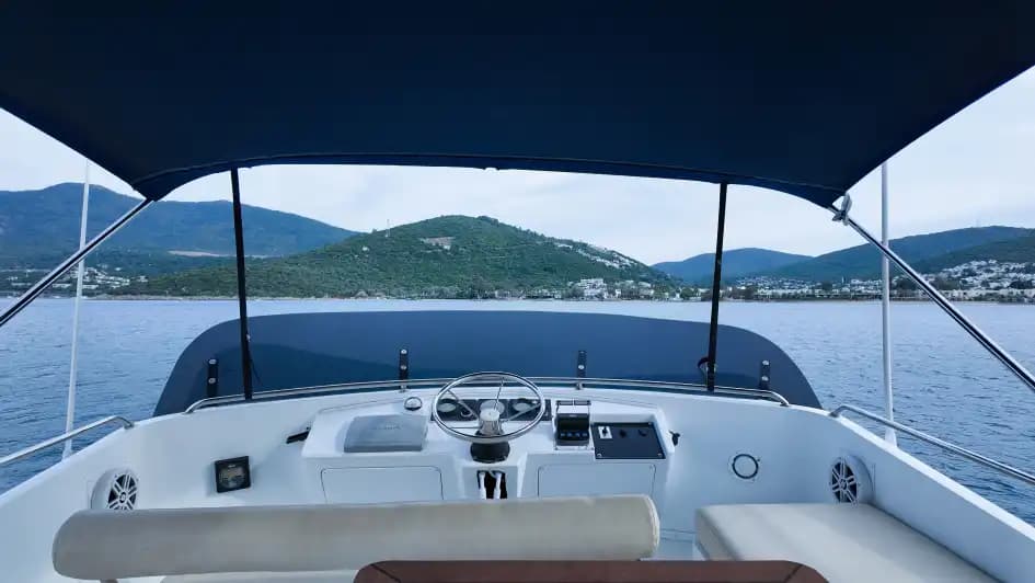 Bodrum’da Mutevazı Motoryat ile 2 Kabinli Günübirlik veya Konaklamalı Lüks Kaçamak 8