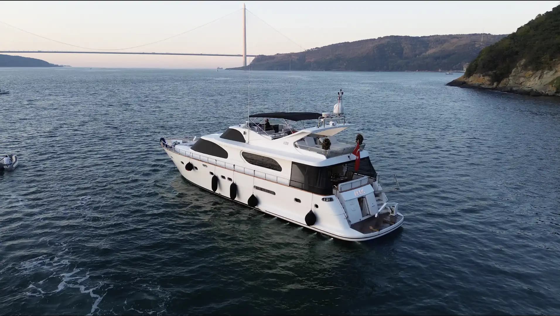 Göcek'te 27 Metrelik Lüks Motor Yat ile Unutulmaz VIP Deniz Tatili 2