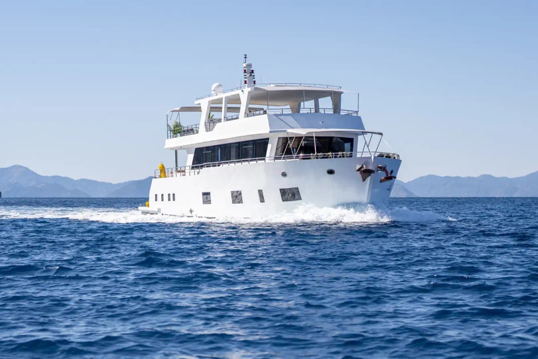 2025 Yapımı Yepyeni Lüks Trawler: Üst Güverte Master Kabin ve Geniş
