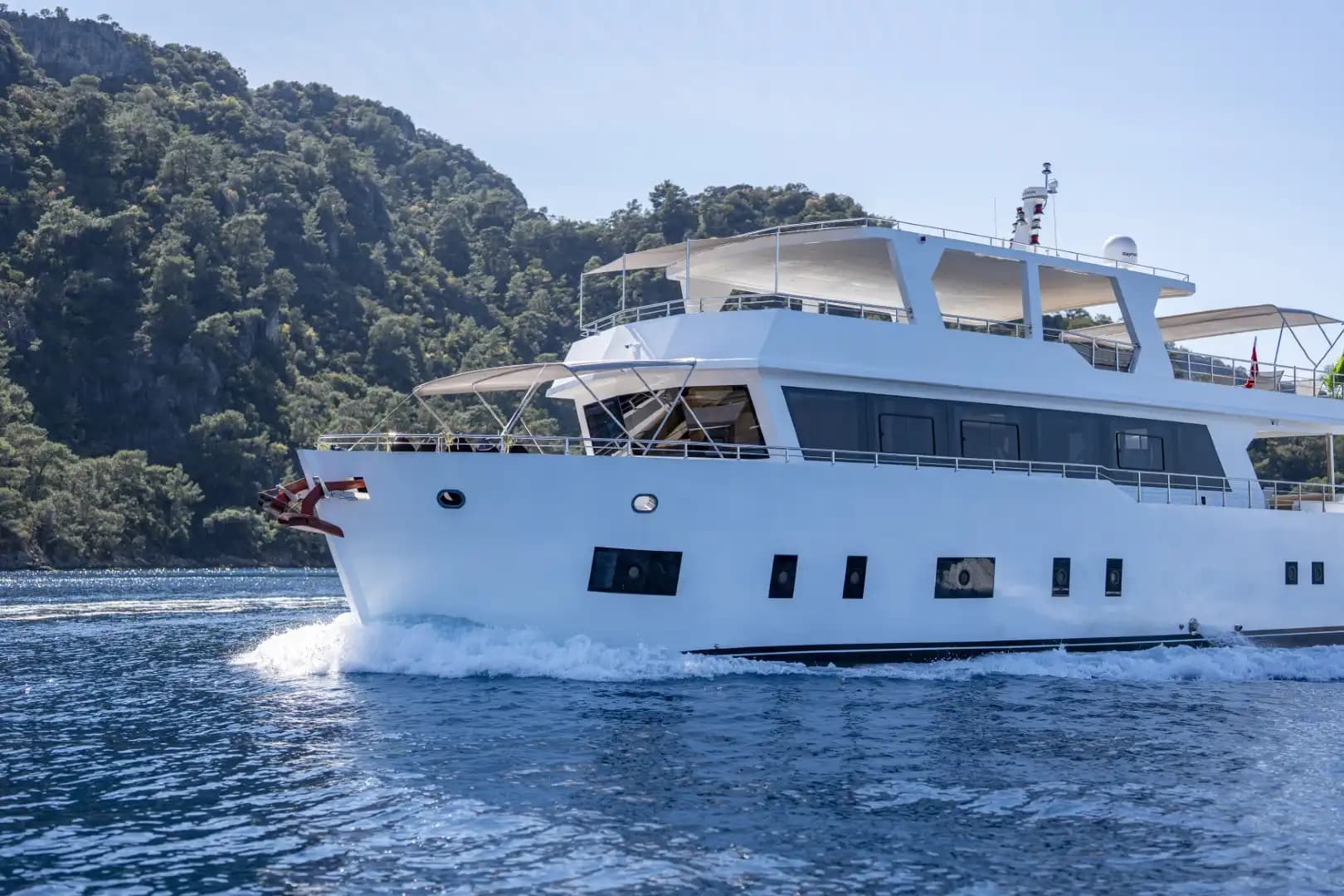 2025 Yapımı Yepyeni Lüks Trawler: Üst Güverte Master Kabin ve Geniş 18