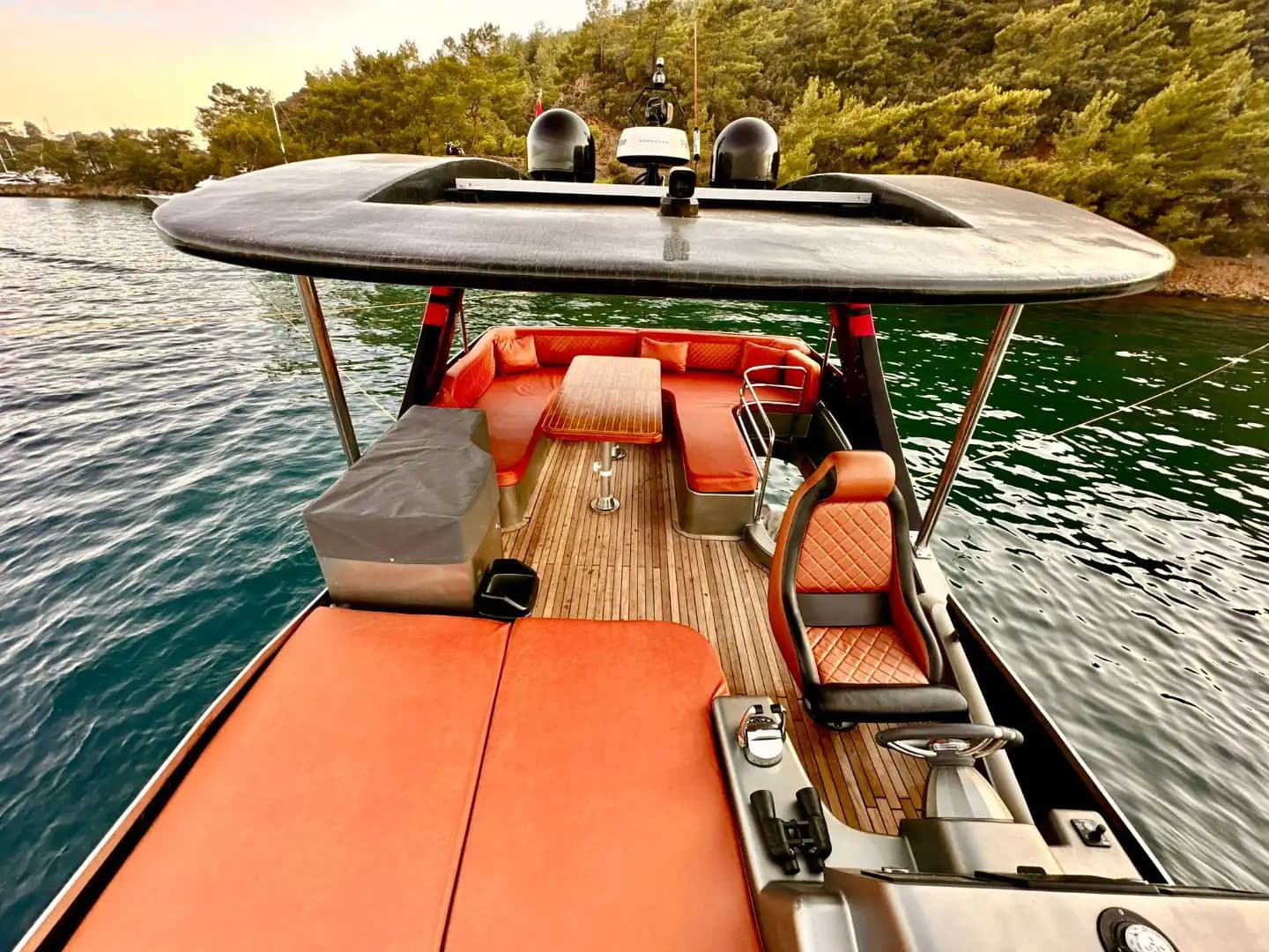 Göcek'in Mavi Sularında 15 Metrelik Konforlu Motoryat Sizi Bekliyor! 11